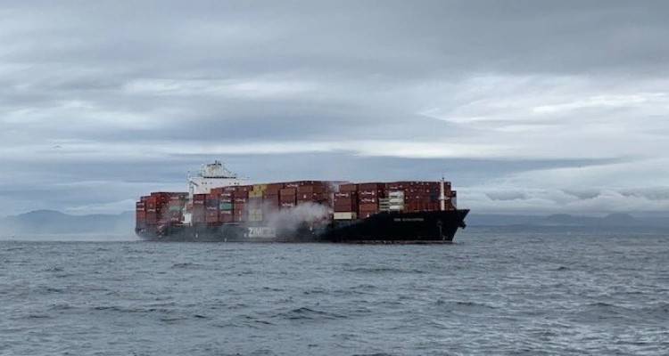 Καναδάς: Φωτιά σε πλοίο μεταφοράς εμπορευματοκιβωτίων - Εκλύονται τοξικά αέρια