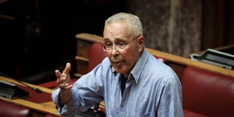 Ζουράρις: Εξωφρενικό ότι η ψήφος μου είναι ίση με αυτήν ενός άγουρου, αλλά αυτό είναι Δημοκρατία