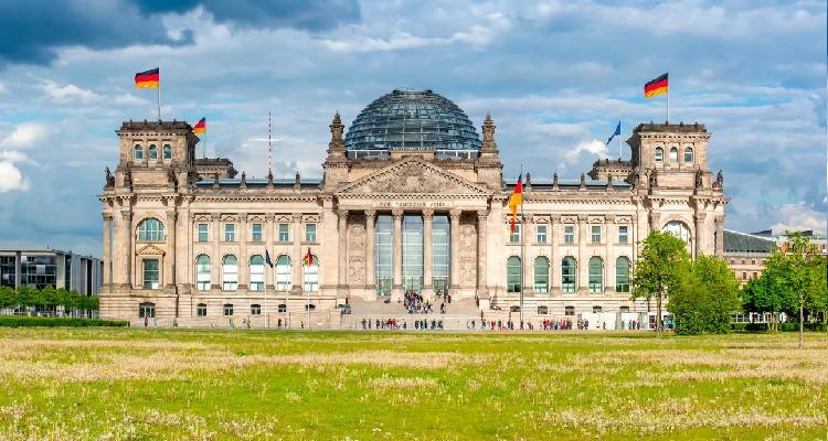 Γερμανία: Συνελήφθησαν 25 μέλη ακροδεξιάς οργάνωσης | Σχεδίαζαν πραξικόπημα με επίθεση στο Κοινοβούλιο