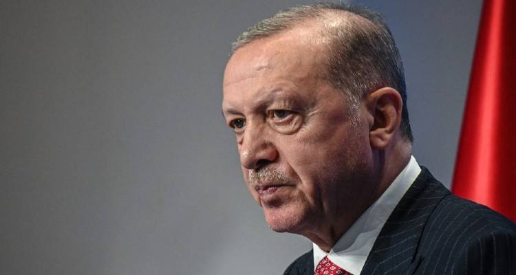 Τουρκία: Η λίρα κατακρημνίζεται, ο Ερντογάν εθελοτυφλεί και η οργή των πολιτών... φουντώνει