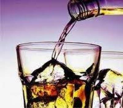 Τα ποτά σε κερνάνε θερμίδες: Μάθε ποια έχουν τις λιγότερες και ποια θα σε παχύνουν