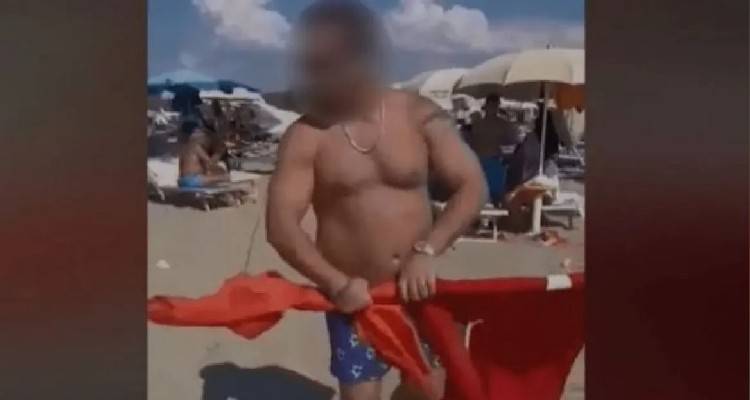 Αλβανός πέταξε την τουρκική σημαία σε παραλία του Δυρραχίου