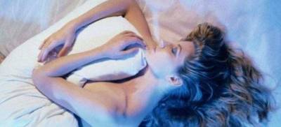 Τα πέντε οφέλη στην υγεία από το να κοιμάται κανείς γυμνός