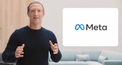 Facebook - Meta: Ο Ζούκερμπεργκ ποζάρει με το νέο λογότυπο και την επωνυμία της εταιρείας του