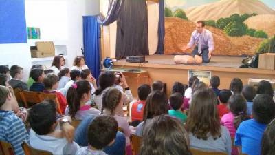 Εκπαιδεύοντας μικρούς διασώστες στο Δημοτικό Νέας Κούταλης