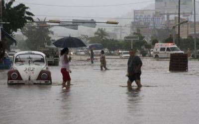 Μεξικό: Φονικό πέρασμα τυφώνα και τροπικής καταιγίδας