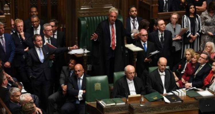 Brexit: Ημέρα κρίσης για τη Βρετανία | Στο κοινοβούλιο η συμφωνία