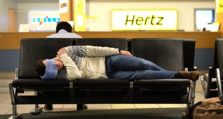 Το μαξιλάρι που λύνει το... πρόβλημα ύπνου στα αεροπλάνα (photos)