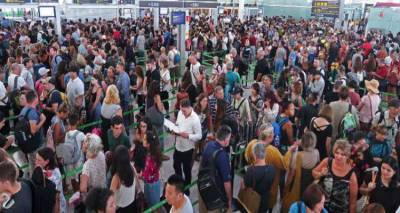 Χάος στα αεροδρόμια του πλανήτη: Κατέρρευσαν τα συστήματα check-in σε ΗΠΑ, Αγγλία, Γαλλία, Ελβετία