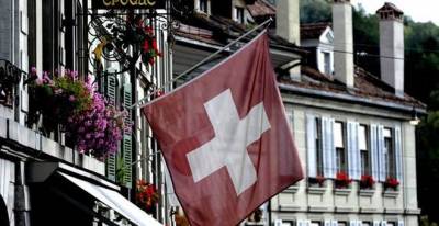 Πρωτότυπες κρυψώνες Γερμανών που βγάζουν τα λεφτά τους από την Ελβετία