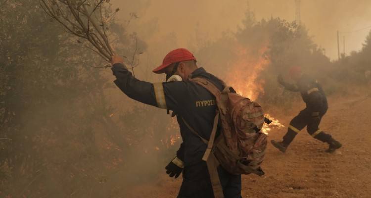 Φωτιά στη Γορτυνία: Εκκενώνονται 19 οικισμοί