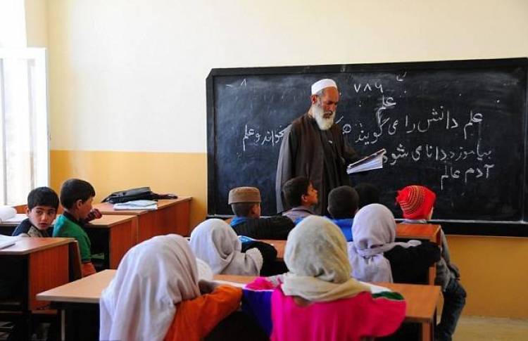Αυτό είναι το σχολείο θηλέων που έχτισε η Αντζελίνα Τζολί στην Καμπούλ
