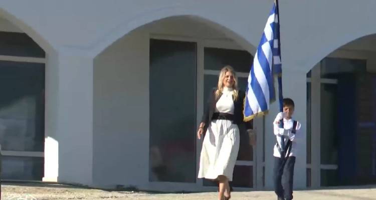 28η Οκτωβρίου: Συγκίνηση - Ο 9χρονος Τάσος παρέλασε μόνος του στο βορειοδυτικότερο άκρο της Ελλάδας, στο Μαθράκι