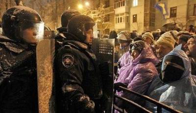 Καζάνι που βράζει η Ουκρανία: Επέμβαση της αστυνομίας και προειδοποιήσεις από την Ε.Ε.