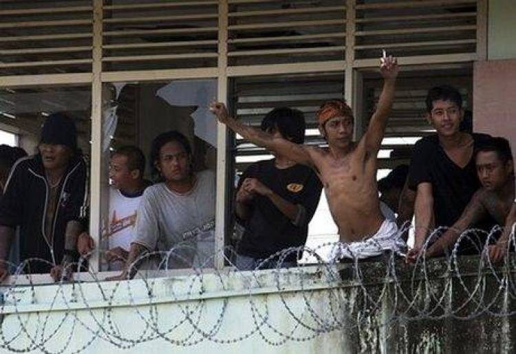 Ινδονησία: 5 νεκροί και 150 δραπέτες από εξέγερση σε φυλακές