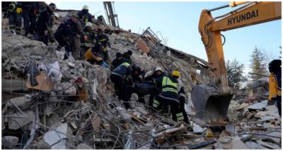 Ξεπερνούν τους 9.500 οι νεκροί σε Τουρκία και Συρία από τον σεισμό -Μάχη με τον χρόνο δίνουν οι διασώστες