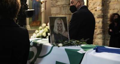 Η Ελλάδα αποχαιρέτησε τη Φώφη Γεννηματά | Στιγμές συγκίνησης στην κηδεία, τα παιδιά, η αδελφή της, το πλήθος του κόσμου (photos)