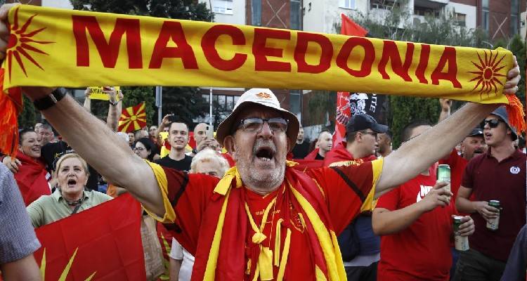 «Ποτέ Βόρεια, μόνο Μακεδονία»: Διαδηλώσεις για τρίτη ημέρα στα Σκόπια κατά της συμφωνίας με τη Βουλγαρία