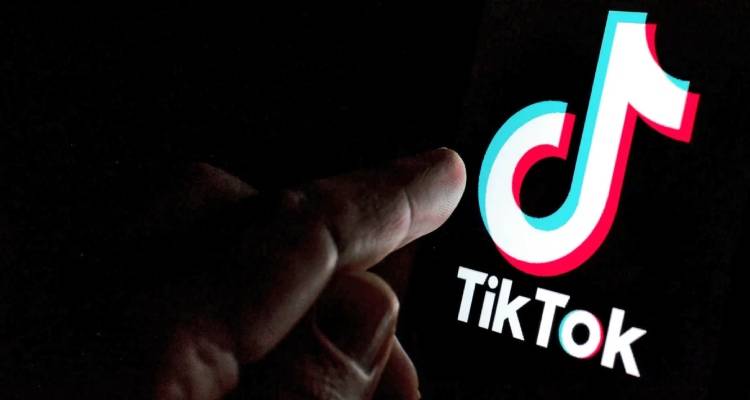 TikTok: Η προβληματική χρήση του από παιδιά ενέχει κινδύνους | Οι συμβουλές στους γονείς