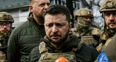 Πόλεμος στην Ουκρανία  Βολοντίμιρ Ζελένσκι: ”H Ρωσία διαπράττει εγκλήματα πολέμου και γενοκτονία στην Ουκρανία”