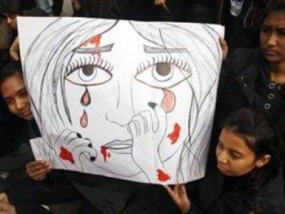 Έχασε τη μάχη με τη ζωή η φοιτήτρια που έπεσε θύμα ομαδικού βιασμού στην Ινδία