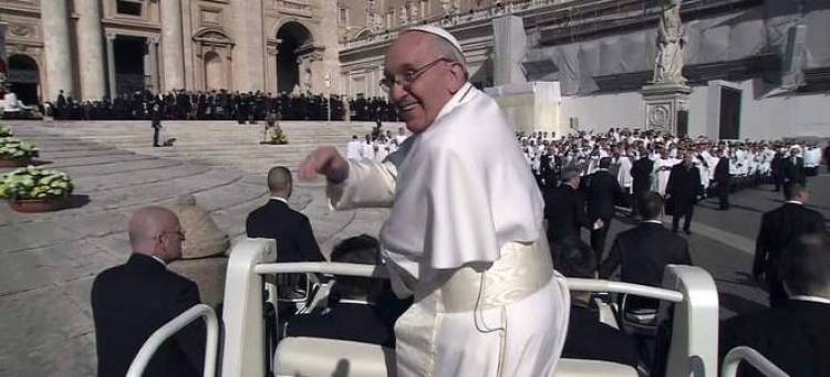 «Μαχαίρι» στα επιδόματα των υπαλλήλων του Βατικανού βάζει ο Πάπας Φραγκίσκος