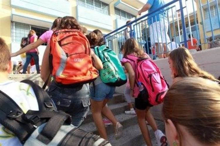 Επιχορήγηση 5,1 εκατ. ευρώ για τη μεταφορά μαθητών | Επίκαιρη ερώτηση ΚΚΕ για το θέμα