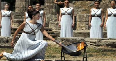 Η  Ολυμπιακή Φλόγα... ταξιδεύει  πάντα  με την   Ελλάδα