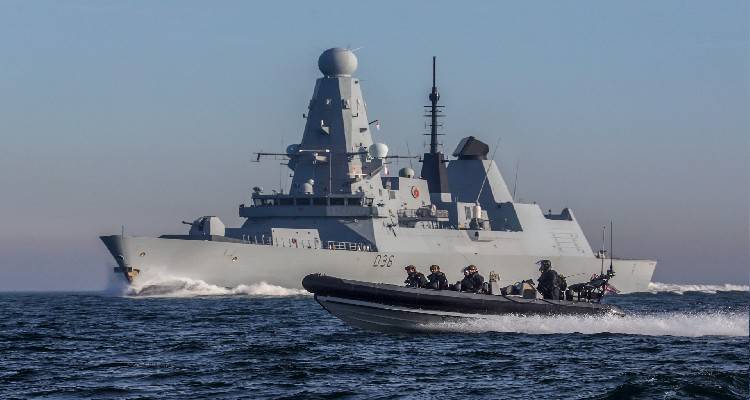 Η Βρετανία αναλαμβάνει τη διοίκηση μεγάλης ναυτικής δύναμης ασφαλείας στη Μέση Ανατολή