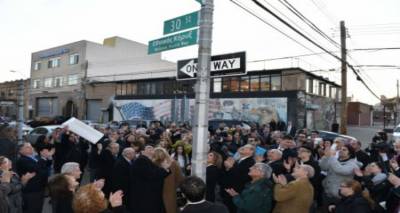 Σήμανση οδού στα ελληνικά στη Νέα Υόρκη (photos)