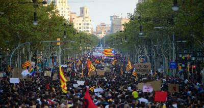Ανένδοτοι οι Καταλανοί ετοιμάζονται για «πόλεμο» μετά το διάγγελμα από τον Ισπανό βασιλιά