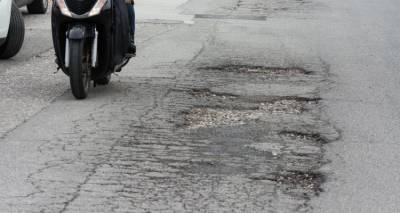 Αποζημίωση 13.400 ευρώ σε οδηγό για λακκούβα -Ποιος δήμος καλείται να πληρώσει