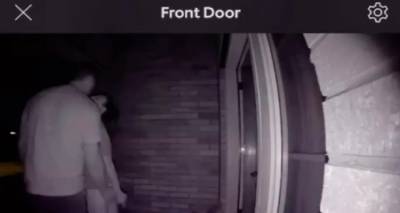 «Συνέλαβε» τον άντρα της να την απατά από το κουδούνι της πόρτας - Δείτε βίντεο