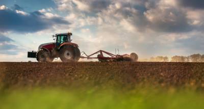 Κυβέρνηση: Στόχος να ενισχυθεί η ρευστότητα των αγροτών με την πρόσθετη αρωγή έως 10.000 ευρώ