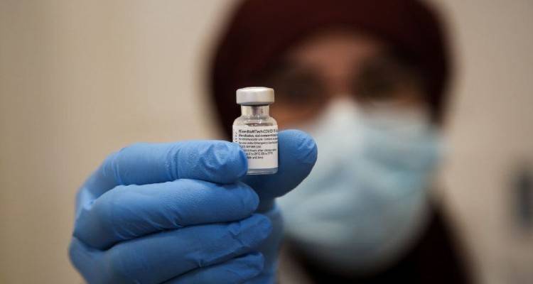 Βρετανία – Covid : Τρίτη , αναμνηστική δόση εμβολίου για άτομα με εξασθενημένο ανοσοποιητικό