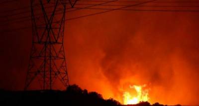 Ανεξέλεγκτη η πυρκαγιά στη Νότια Καλιφόρνια