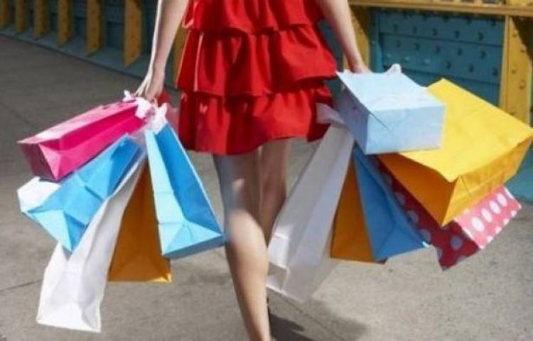 7 σημάδια που δείχνουν ότι είσαι εθισμένος στα ψώνια και πώς να το αντιμετωπίσεις