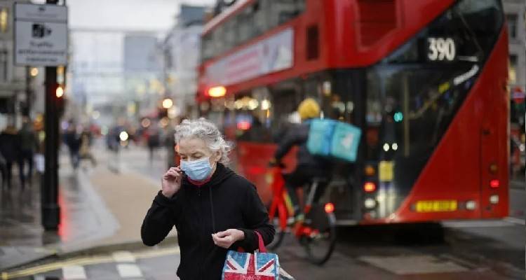 «Οι μολύνσεις από την Omicron στη Βρετανία μπορεί να φτάσουν ακόμη και 1 εκατ. ημερησίως», νέα δραματική πρόβλεψη