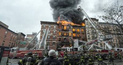 Δύο κτίρια κατέρρευσαν στη Νέα Υόρκη