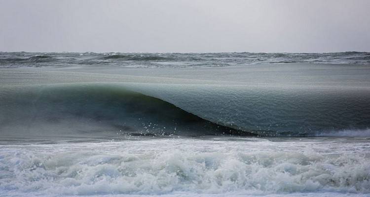 Πάγωσαν μέχρι και τα κύματα στη Μασαχουσέτη (photos)