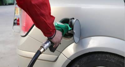 «Καίει» η τιμή της βενζίνης | Πιο κοντά το πλαφόν στη λιανική