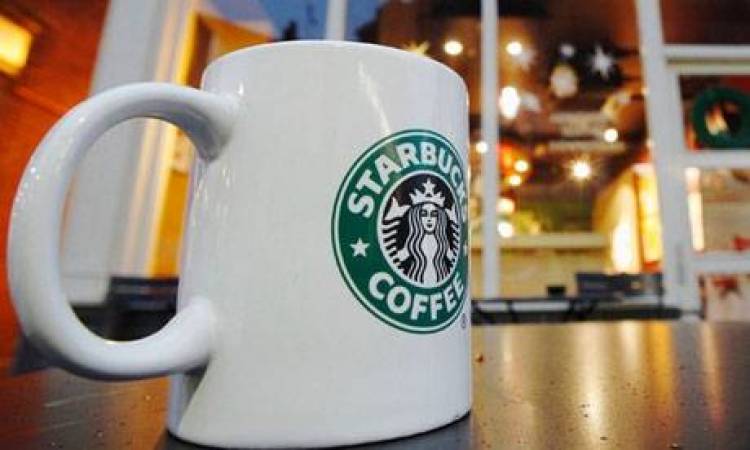 Διαμαρτυρίες έξω από τα Starbucks στη Μ. Βρετανία
