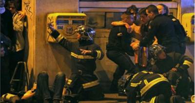 «Πόλεμος στο Παρίσι», γράφει ο γαλλικός Τύπος για τις τρομοκρατικές επιθέσεις