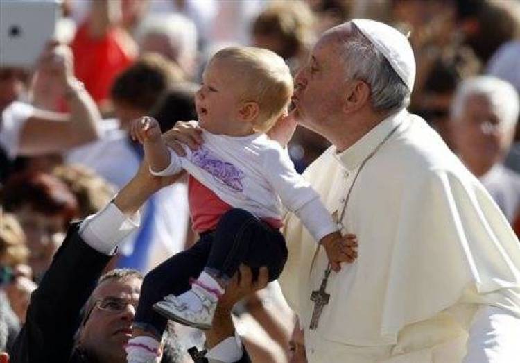 «Ο Θεός μας έπλασε ελεύθερους» λέει ο Πάπας για τους ομοφυλόφιλους